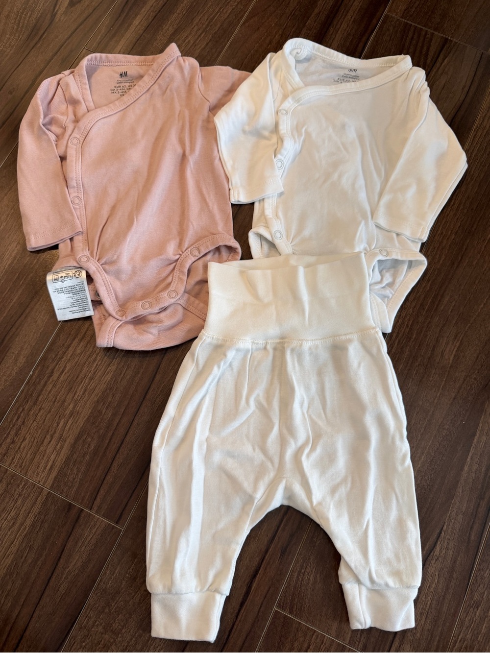H&M Pink & White Long-Sleeve Bodysuits with White Pants 2-4 months